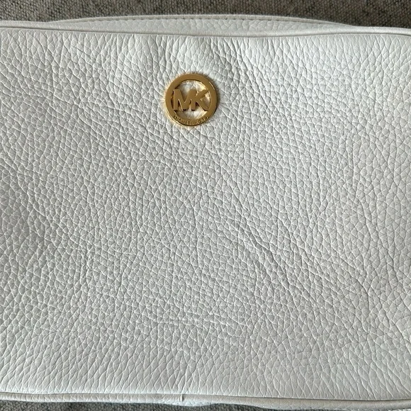 Michael Kors White Crossbody Camera Leather Ginny Small bag NEW gold hardware - Picture 3 of 10